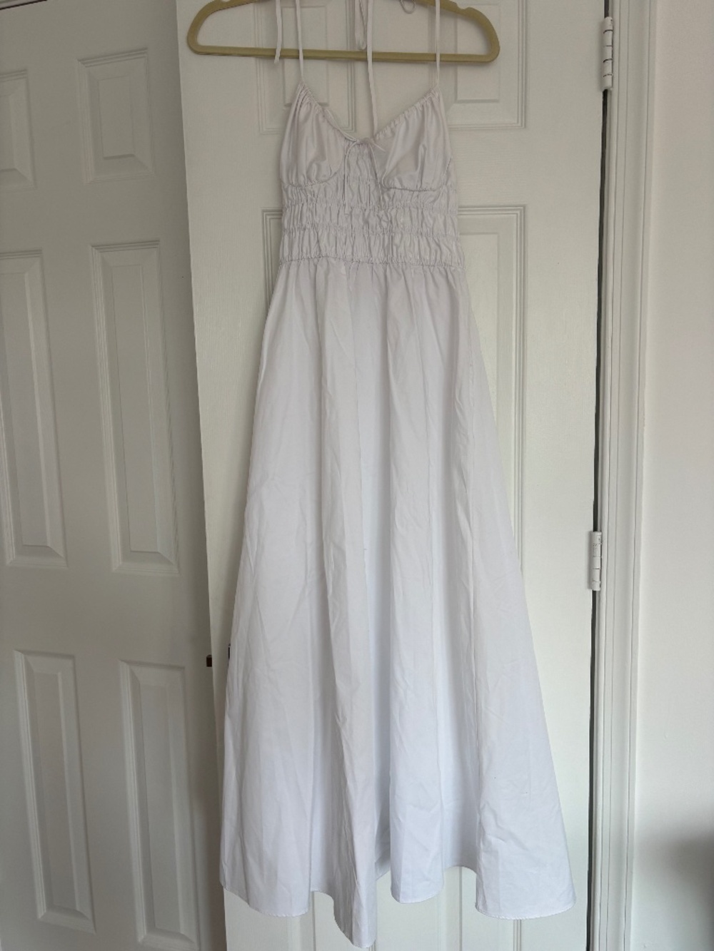 Lovely white dress with pockets